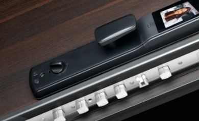 梵熙铝木装甲潮系户门：守护家的时尚防线